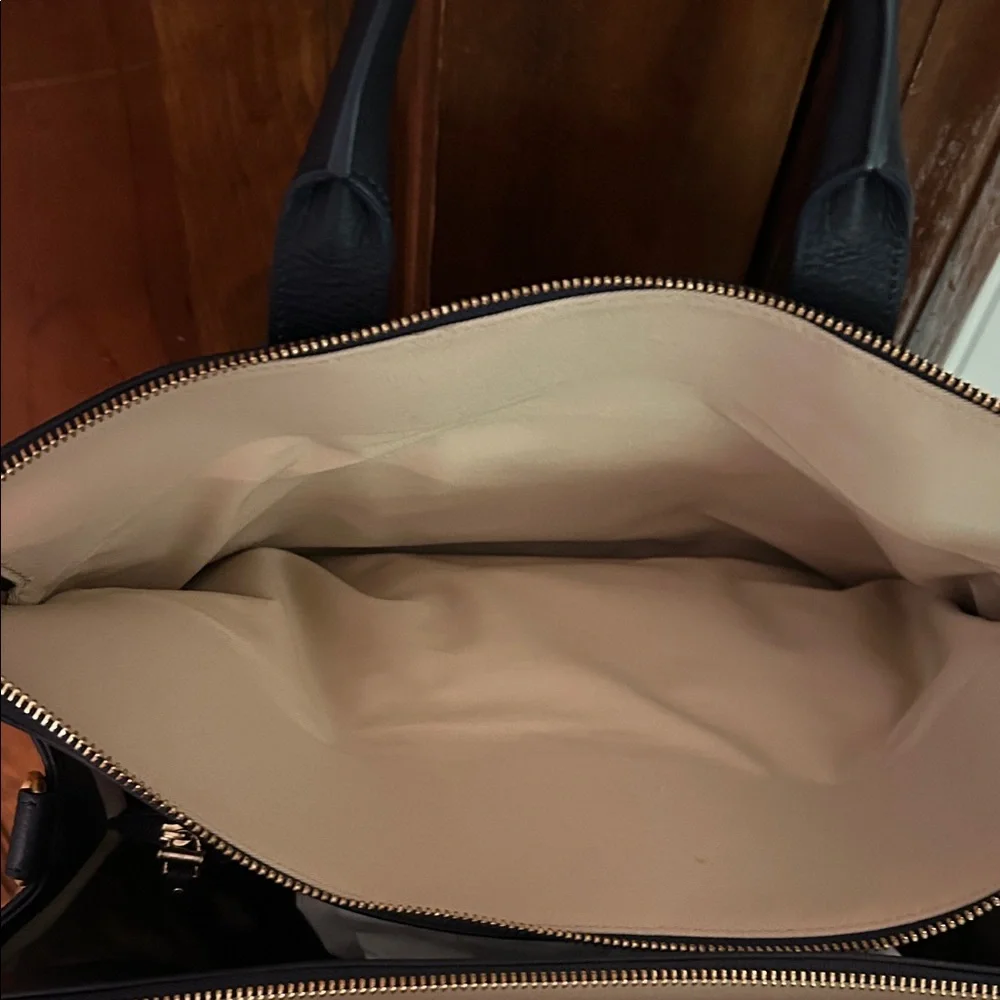 Elegant. Navy Leather Men's Bag